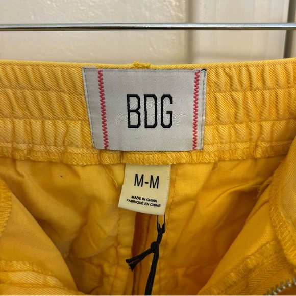 NWT BDG Yellow Urban Outfitters Shorts Size Medium OB1460454 - Picture 3 of 7